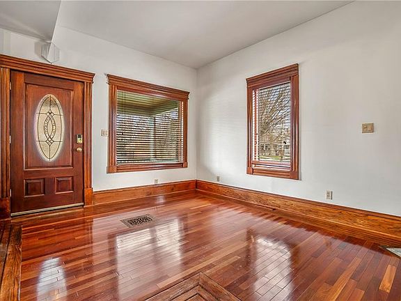 2nd image of 7511 Franklin Blvd