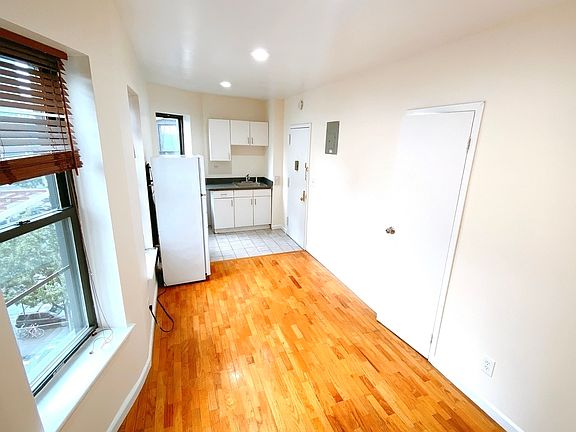 5th image of 454 W 36th St #2W