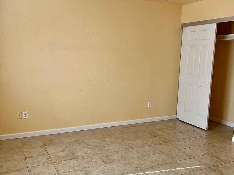1473 W 9th Pl — Photo 6
