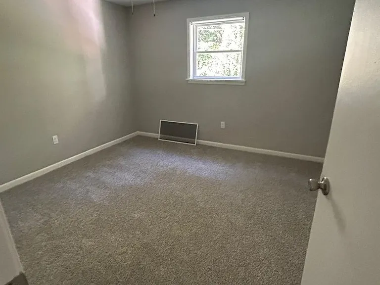 711 Melody Ln #B8 — Photo 8