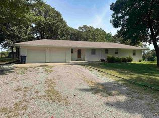 302 N 4th St, Mayetta, KS 66509