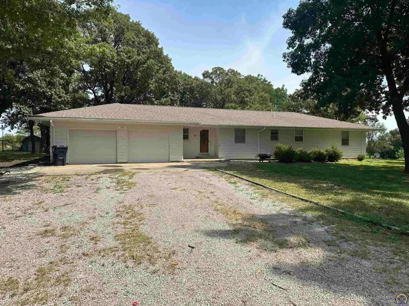 302 N 4th St, Mayetta, KS 66509