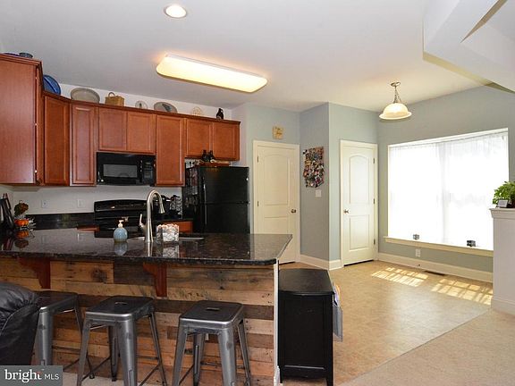 5th image of 16785 Brookstone Dr