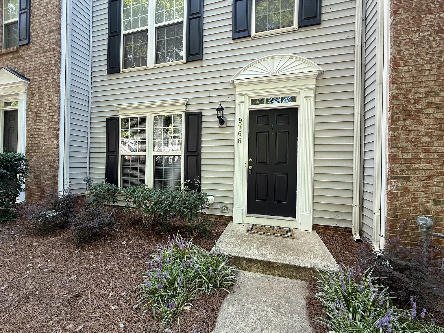 2 bed, 2.5 bath, 1920 sqft, $2,050 — Photo 3
