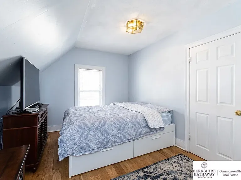 469 Salem St — Photo 4