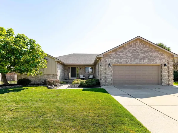15890 Candle Dr, Macomb, MI 48042