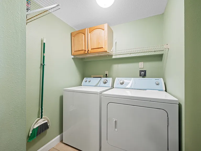 3301 Crystal Ct #D — Photo 15