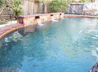 102 N Queenscliff Cir, Spring, TX 77382