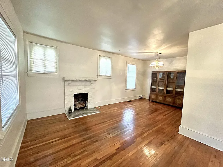 318 W Franklin St — Photo 6