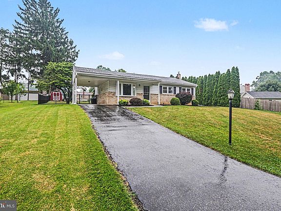 4th image of 15 Pocono Dr