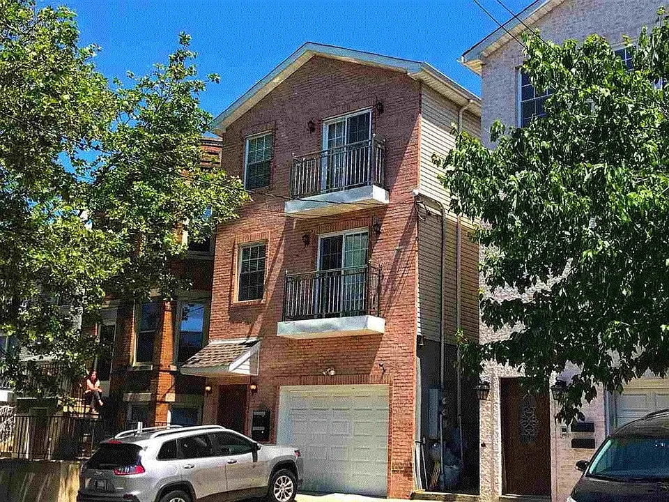 302 Terrace Ave #2