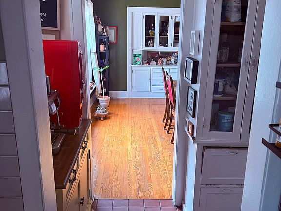 4th image of 6219 N Hermitage Ave APT 1