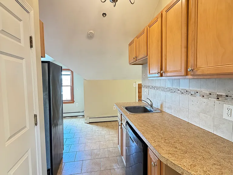 211 Chelsea St #7 — Photo 8