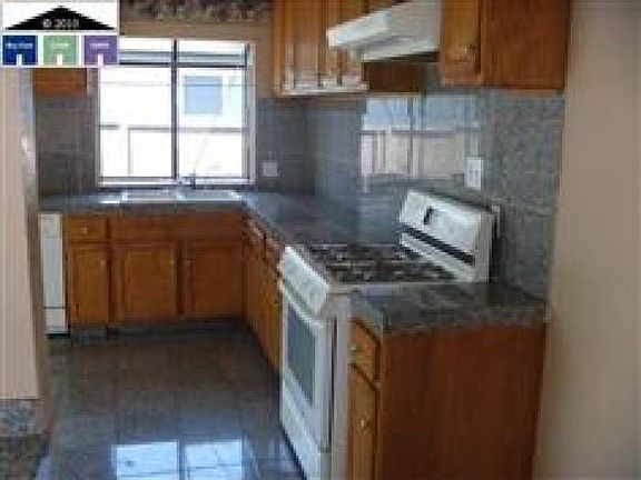 4th image of 738 Eastwood Way