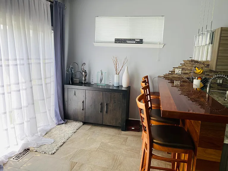 235 W Norwell Ln — Photo 9