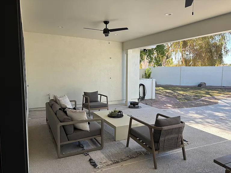 2210 N Gentry St — Photo 16