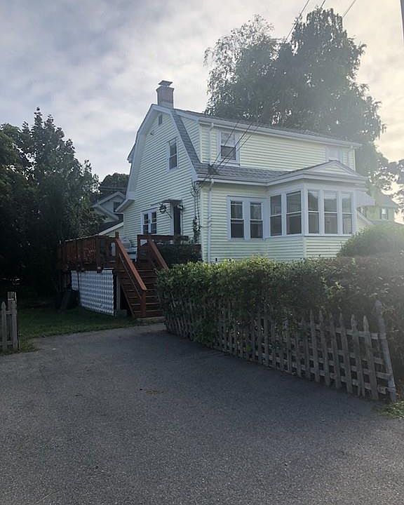 2nd image of 15 Stoughton St