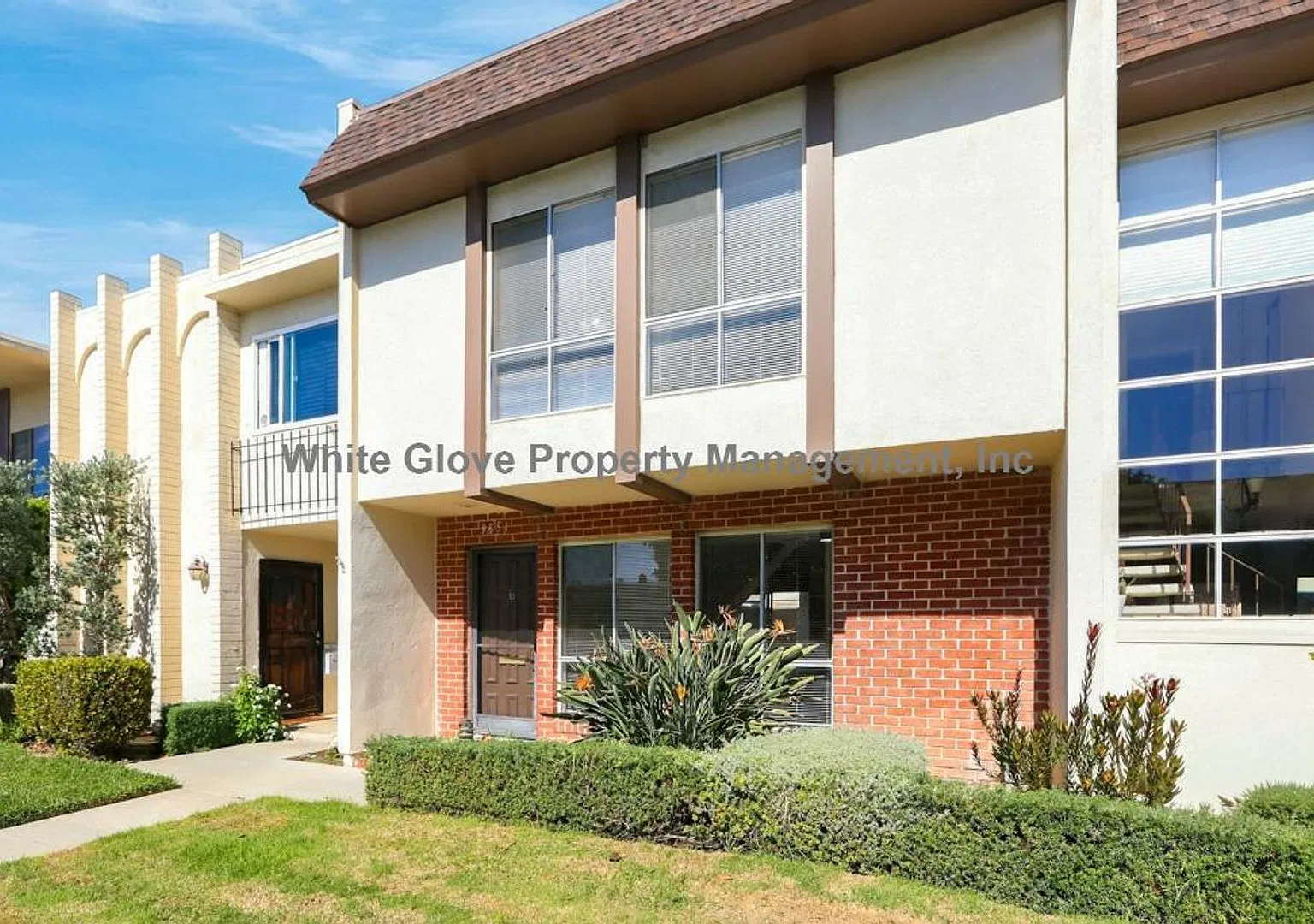4-Bedroom Huntington Beach Home with Detached 2-Car Garage & Private Patio — Photo 2