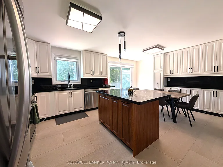 41 Camrose Dr — Photo 8