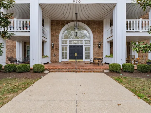 970 N Spoede Rd APT 33, Saint Louis, MO 63146
