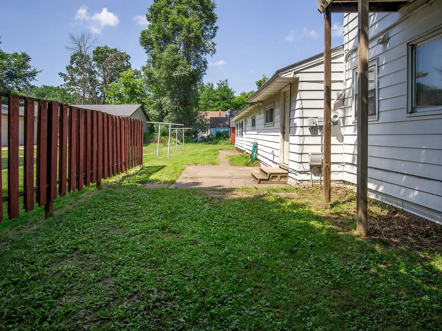 7 bed, 2541 sqft, $1,950 — Photo 2