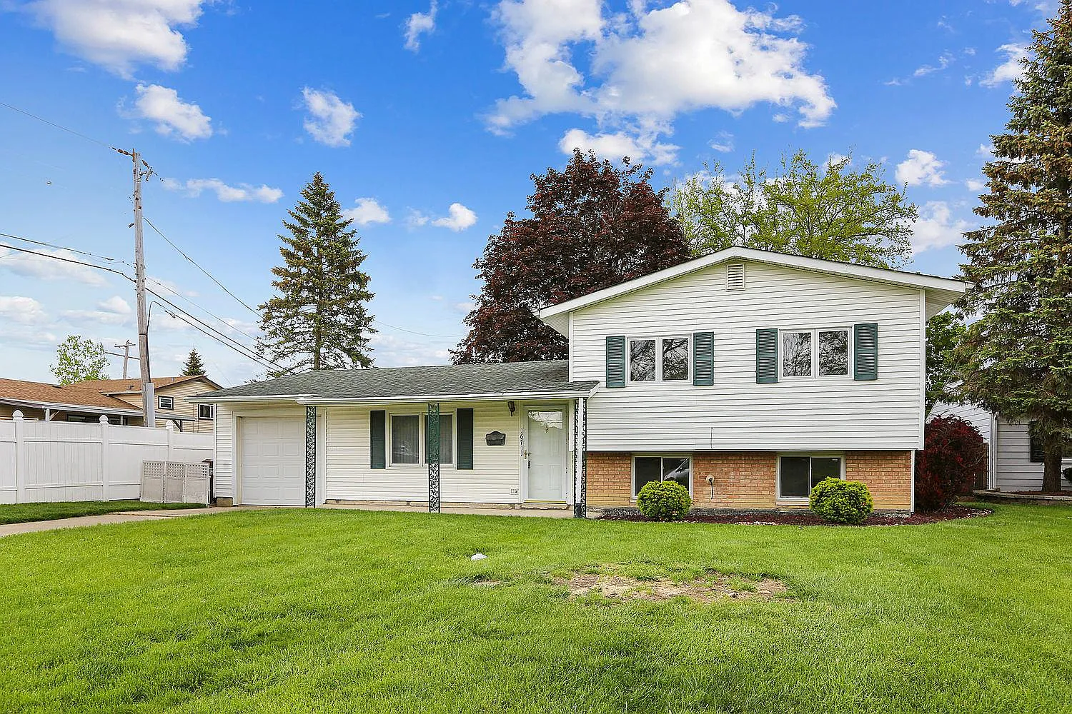 16711 Leclaire Ave photo 1