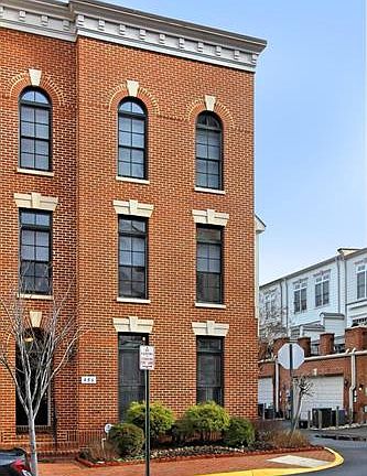 2nd image of 486 Harbor Side St