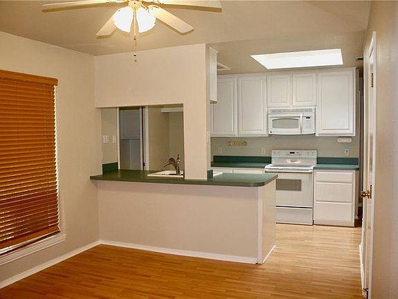 2nd image of 1711 Oak Hill Dr