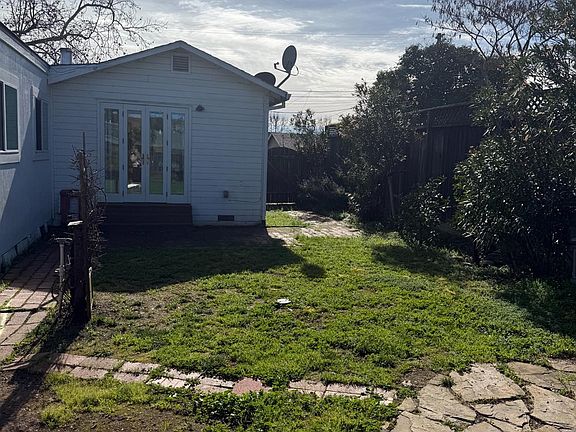 3rd image of 472 Church St