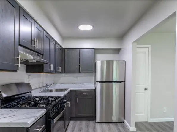 104 E Gibbsboro Rd, Clementon, NJ 08021