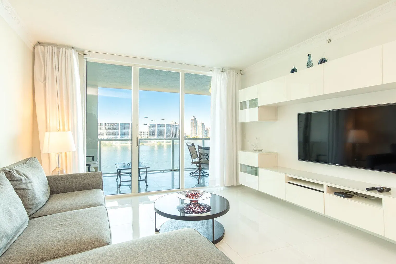 2 bed, 2.0 bath, 1194 sqft, $8,531 — Photo 3