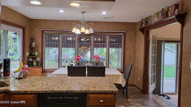 4th image of 12 Woodcrest Drive