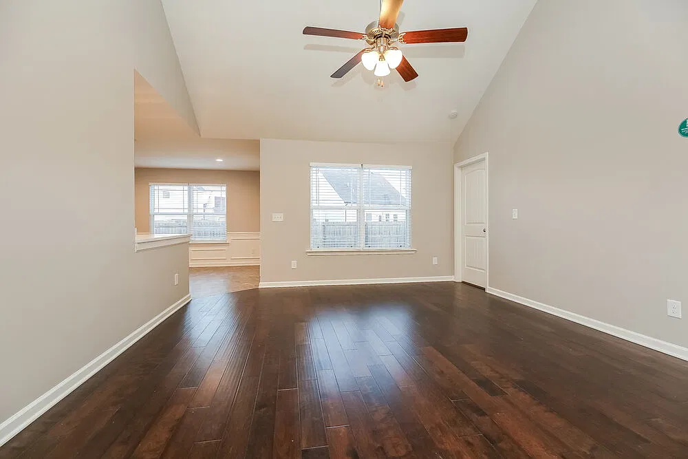 3 bed, 2.0 bath, 1302 sqft, $2,175 — Photo 3