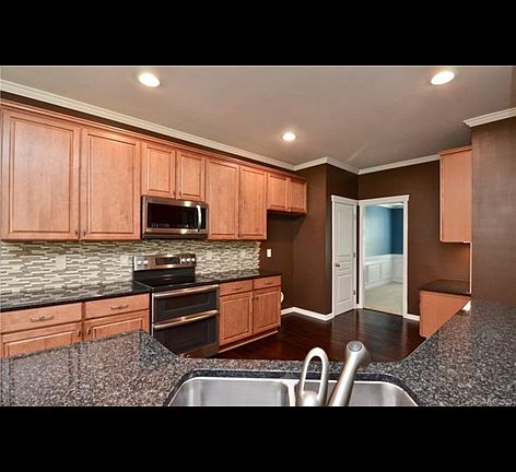 2nd image of 14613 Colonial Park Dr