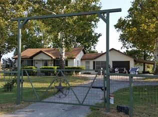 8045 Briar Rd, Azle, TX 76020