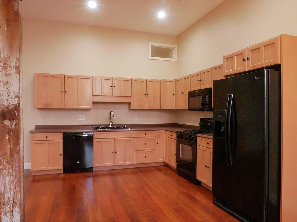 1st image of 137 Brady St