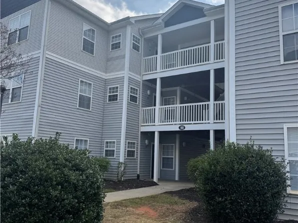 180 University Village Dr APT K, Central, SC 29630