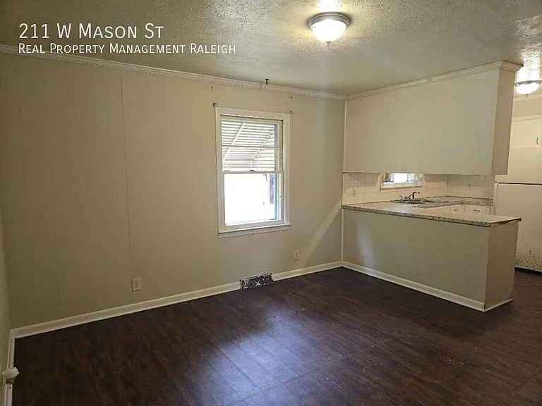 211 W Mason St — Photo 5