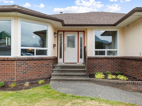 3rd image of 7601 Sapphire Dr