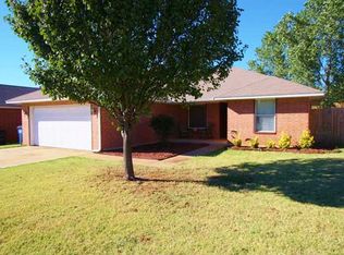 809 W Dowden Dr, Mustang, OK 73064