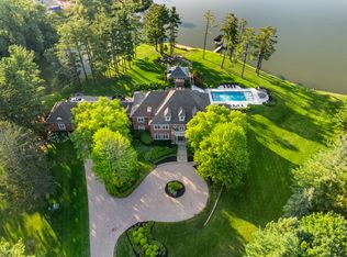 92 Hawthorne Rd, Barrington, IL 60010