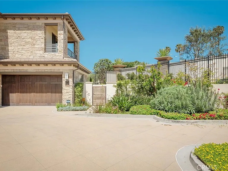 99 Monarch Bch — Photo 1