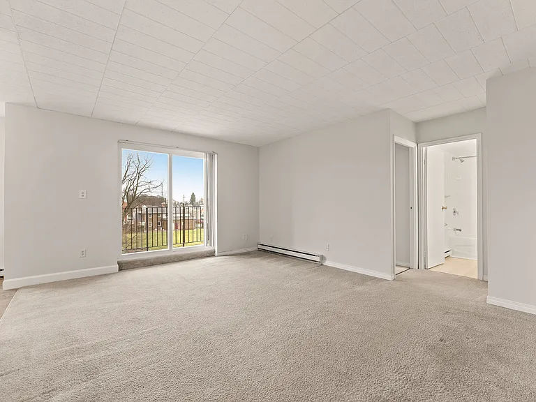3160 Peter St — Photo 5