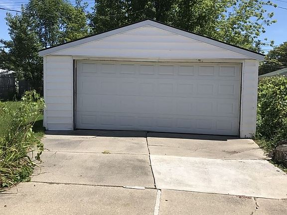 3rd image of 25650 Ford St