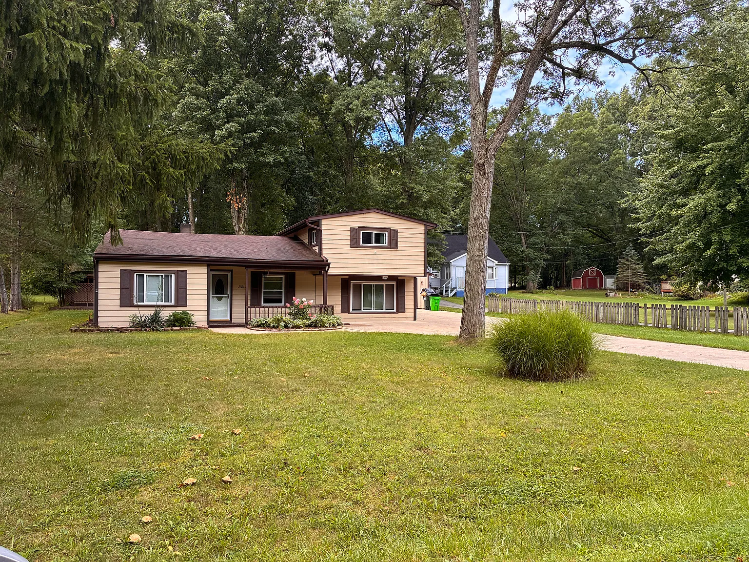 Maplewood Rd, Stow — Photo 1