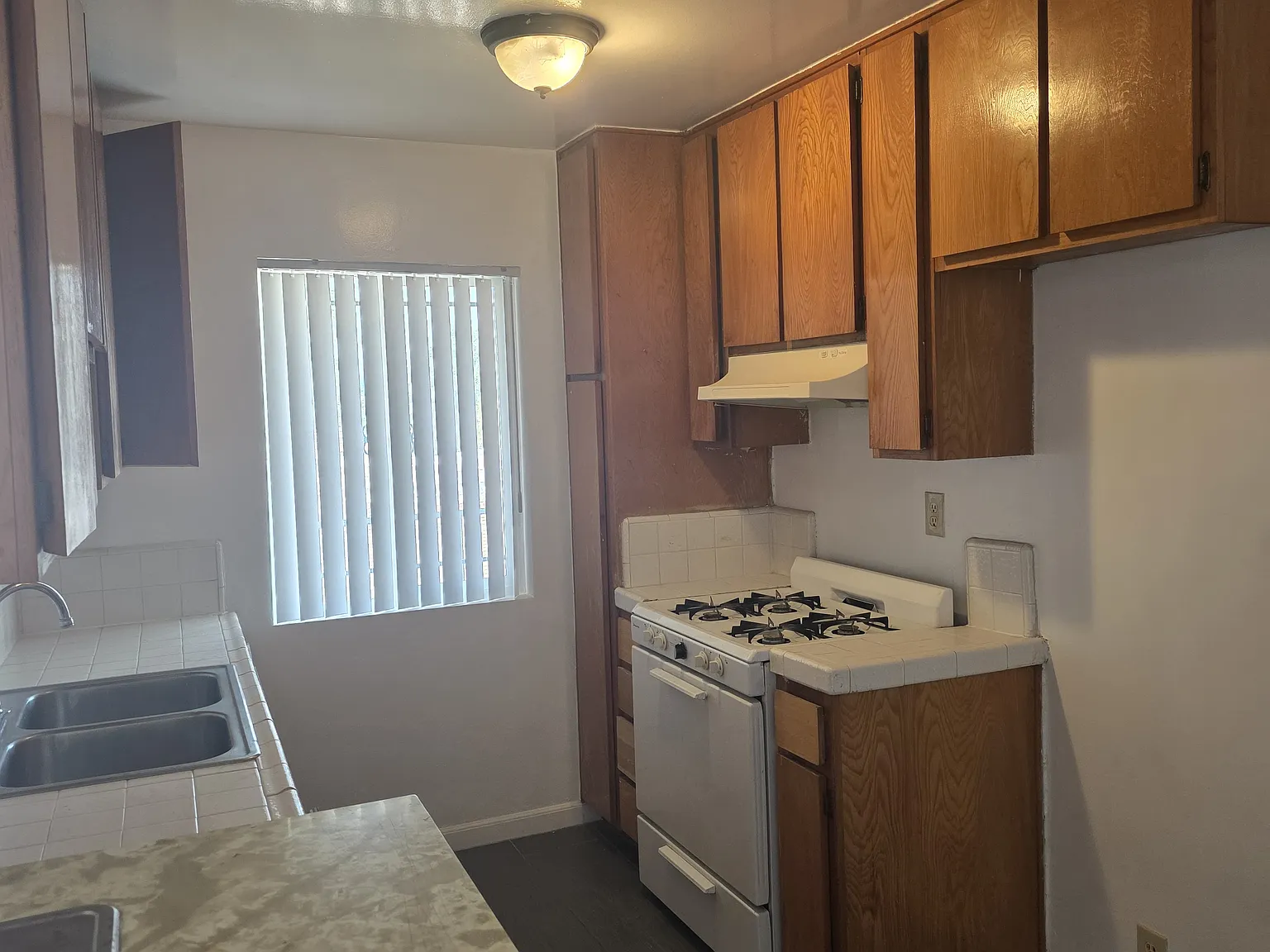 1 bed, 1.0 bath, 800 sqft, $2,200 — Photo 2
