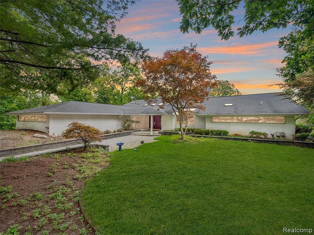 4711 Cove Rd, West Bloomfield, MI 48323 Zillow