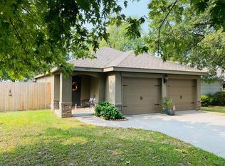 305 E 12th St, Claremore, OK 74017