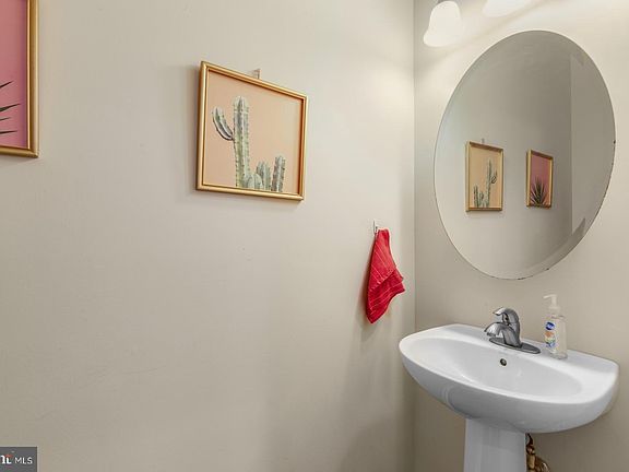 5th image of 1631 W Girard Ave #1
