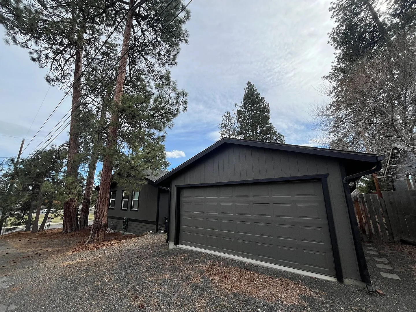 Charming 3 Bed/2 Bath on Bend's Westside - 13th Street — Photo 2